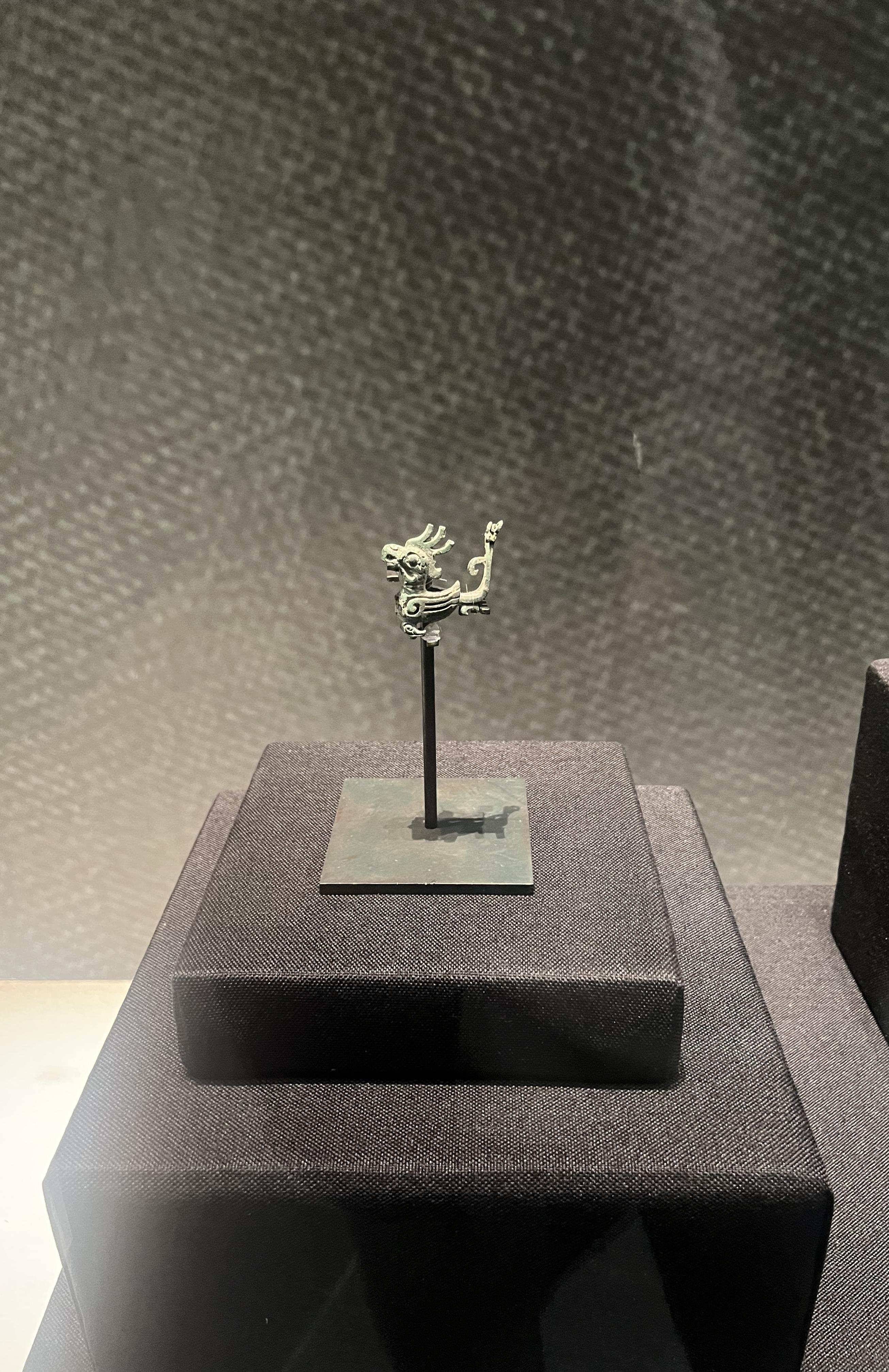 商铜鸟形饰件
